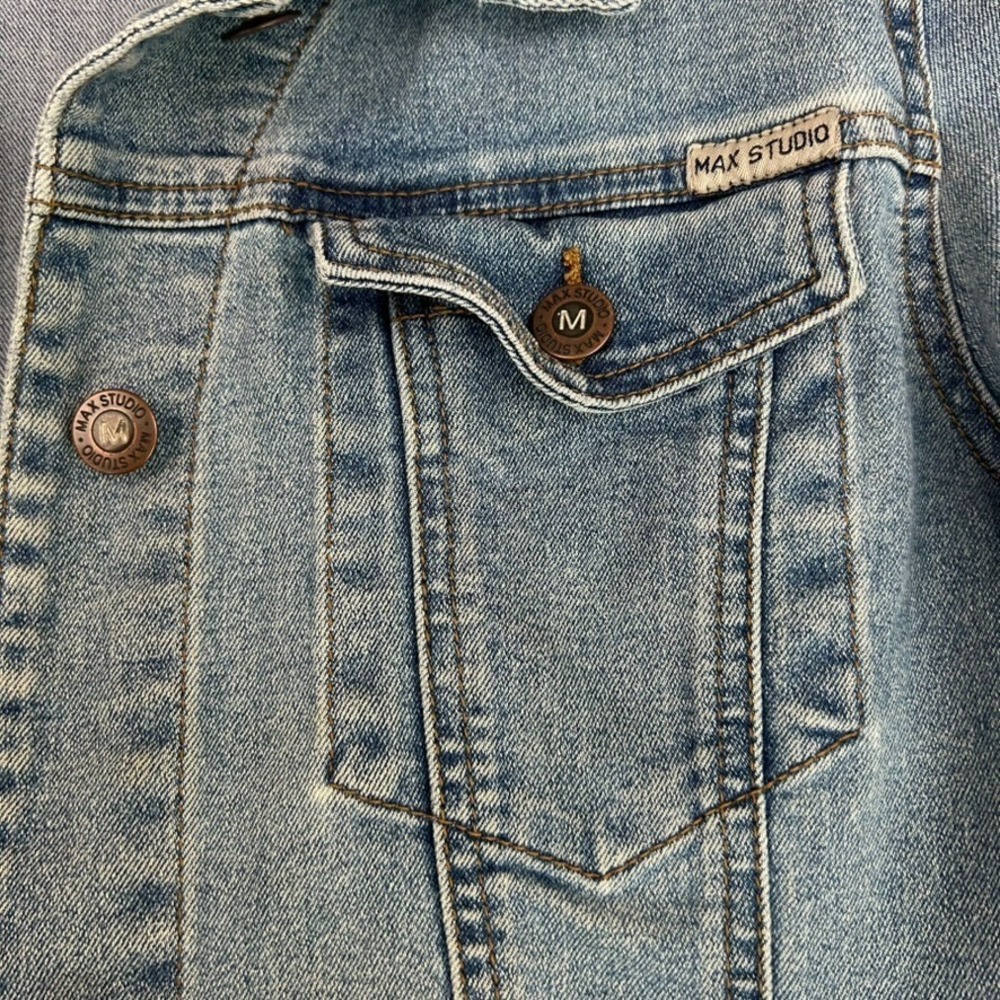 Max Studio Women's Jean Jacket Blue Distressed Stretch Y2K Grunge Streetwear - L - Picture 6 of 16